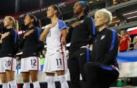 Women’s soccer team calls for repeal of kneeling ban