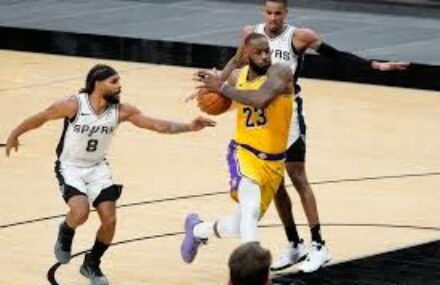 NBA roundup: Milestones for James, Hammon as Lakers beat Spurs