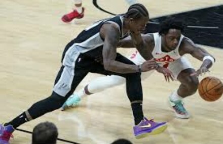 Late offensive burst lifts Spurs past Raptors