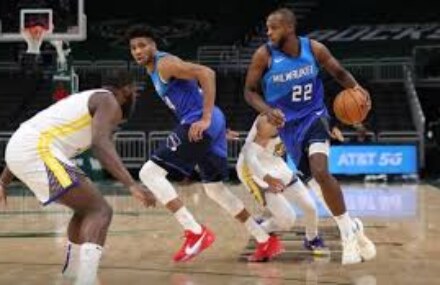 Middleton leads Bucks’ blowout of Warriors