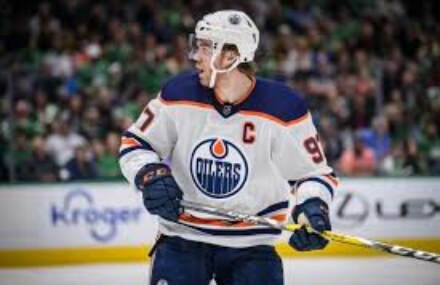 NHL roundup: Oilers’ Connor McDavid nets hat trick