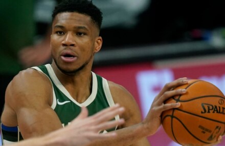 NBA round-up: Giannis Antetokounmpo leads Bucks to win over Mavericks