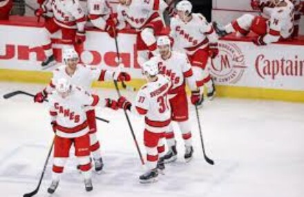 NHL roundup: Hurricanes prevail in shootout, win 5th straight