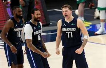 Mavericks pull out last-second win over Celtics