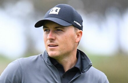 Jordan Spieth back in form and back in contention after two 67s at the Phoenix Open