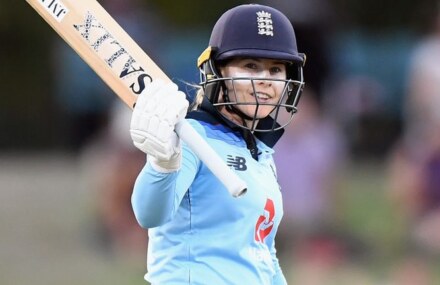 England Women cruise to win over New Zealand as Tammy Beaumont and Heather Knight hit fifties