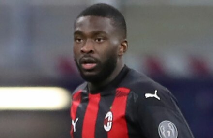 Fikayo Tomori: AC Milan want talks with Chelsea over permanent option to buy