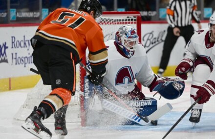 NHL roundup: Ducks rally in overtime, end nine-game winless streak