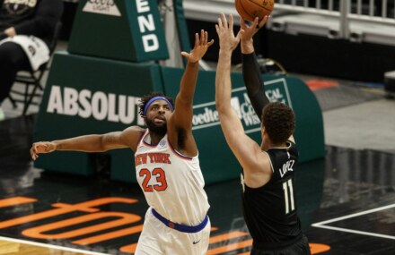 Knicks’ Mitchell Robinson fractures foot vs. Bucks