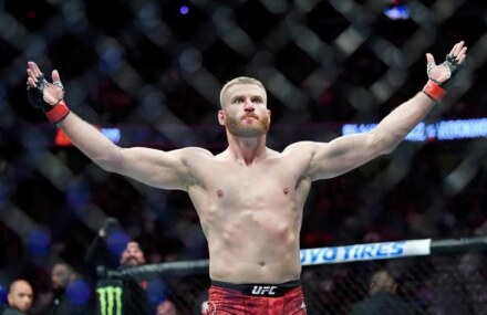 Mixed Martial Arts-Blachowicz edges Adesanya to retain UFC crown