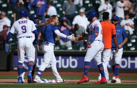 MLB roundup: Controversial walk-off win for Mets