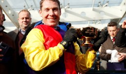 Horse racing-Four times champion jump jockey Johnson retires