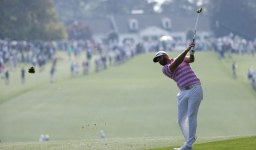 Golf-Rose grabs control of Masters while many top players struggle