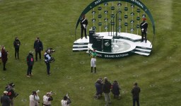 Horse racing-Blackmore makes history as first woman to win Grand National