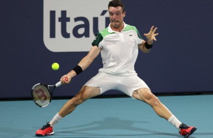 Tennis-Bautista Agut ousts Medvedev to guarantee new ATP Masters champion