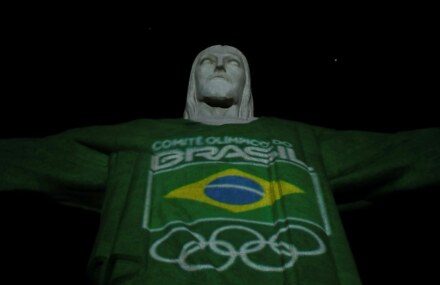 Christ the Redeemer lit up to mark 100 days till the Olympics