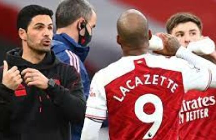 Mikel Arteta will be thinking ‘it’s me or them’ after Arsenal’s poor display against Liverpool, says Gary Neville