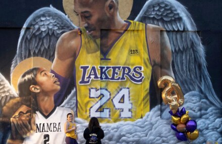 Settlement reached in suit over Kobe Bryant helicopter crash