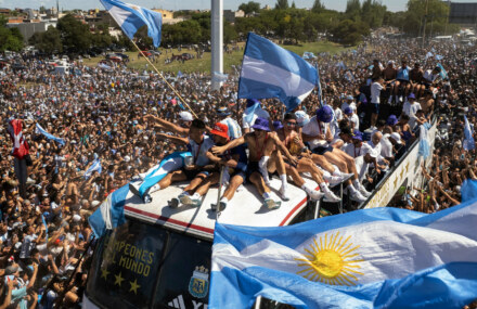 Due to the large audience, Argentina’s footballers Lionel Messi and Rodrigo De Paul fly over the parade in a helicopter