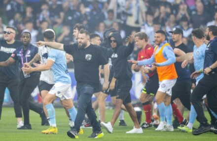 Following a pitch invasion, Football Australia punishes Melbourne Victory